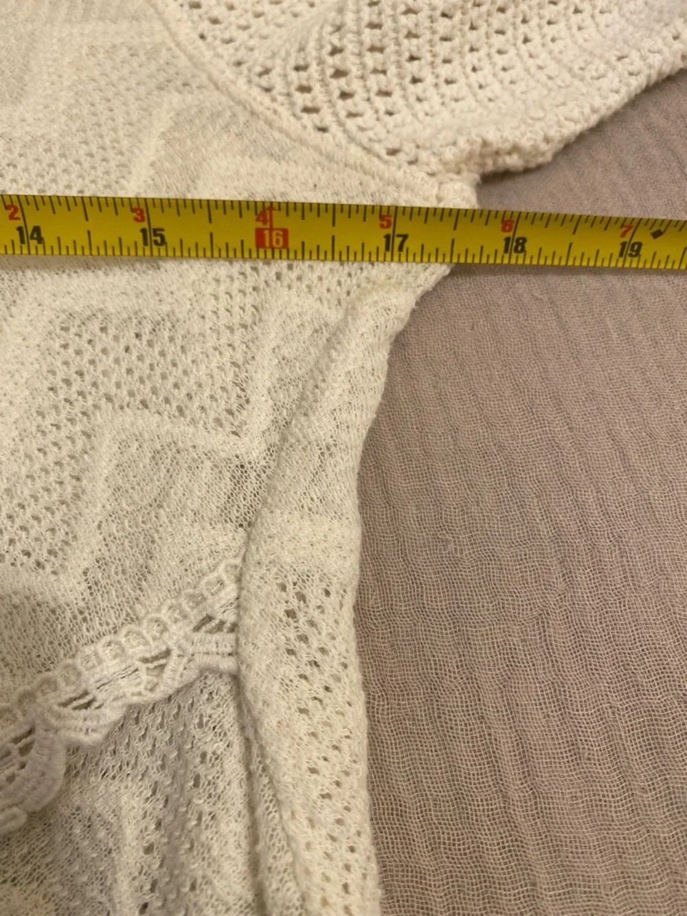 Womens White Crochet Knit Long-Sleeve Sweater. Size L